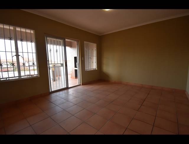 3 BEDROOM TOWNHOUSE FOR SALE IN NOORDHANG